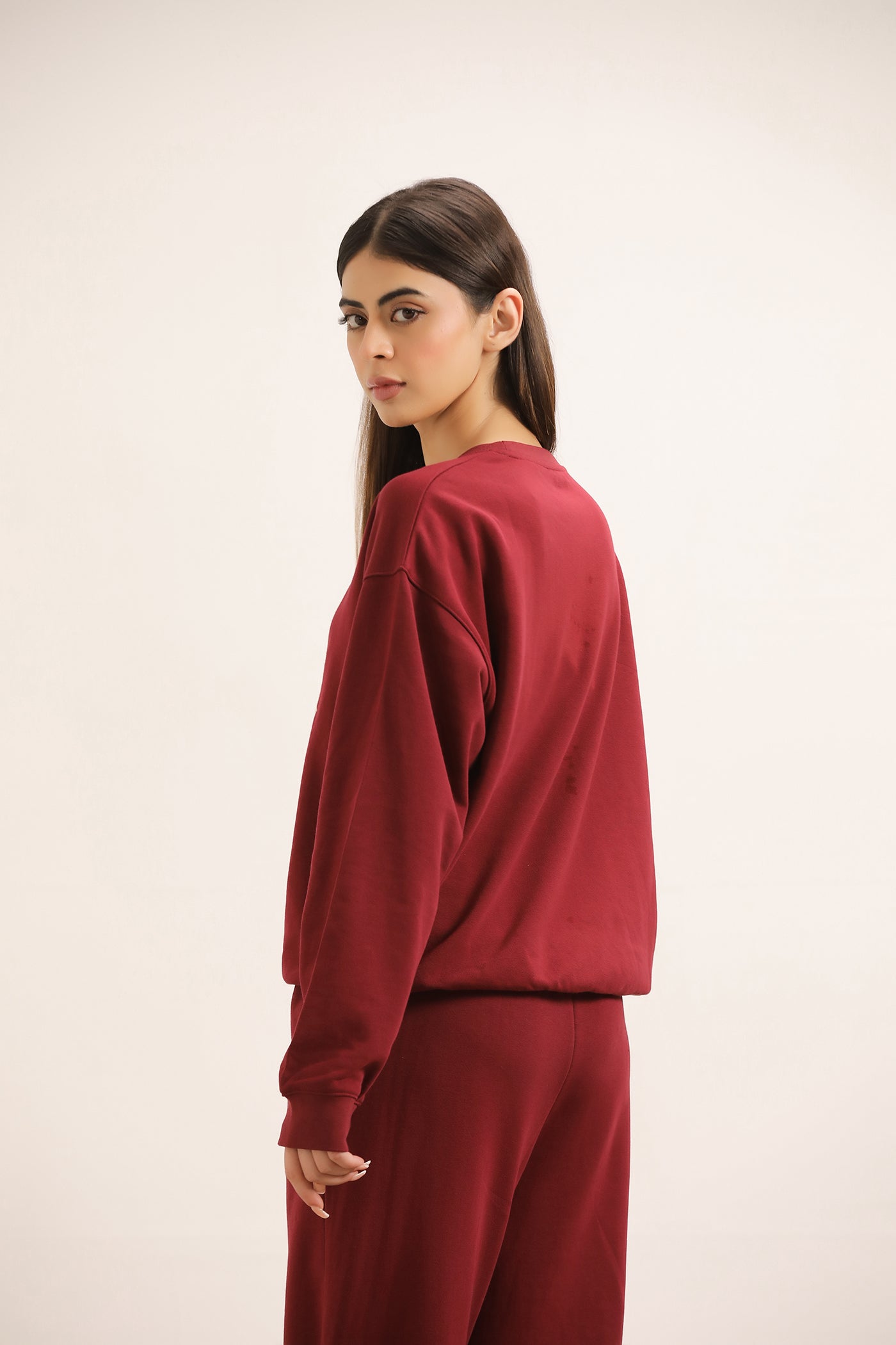 MAROON GRAPHIC CROPPED SWEATSHIRT