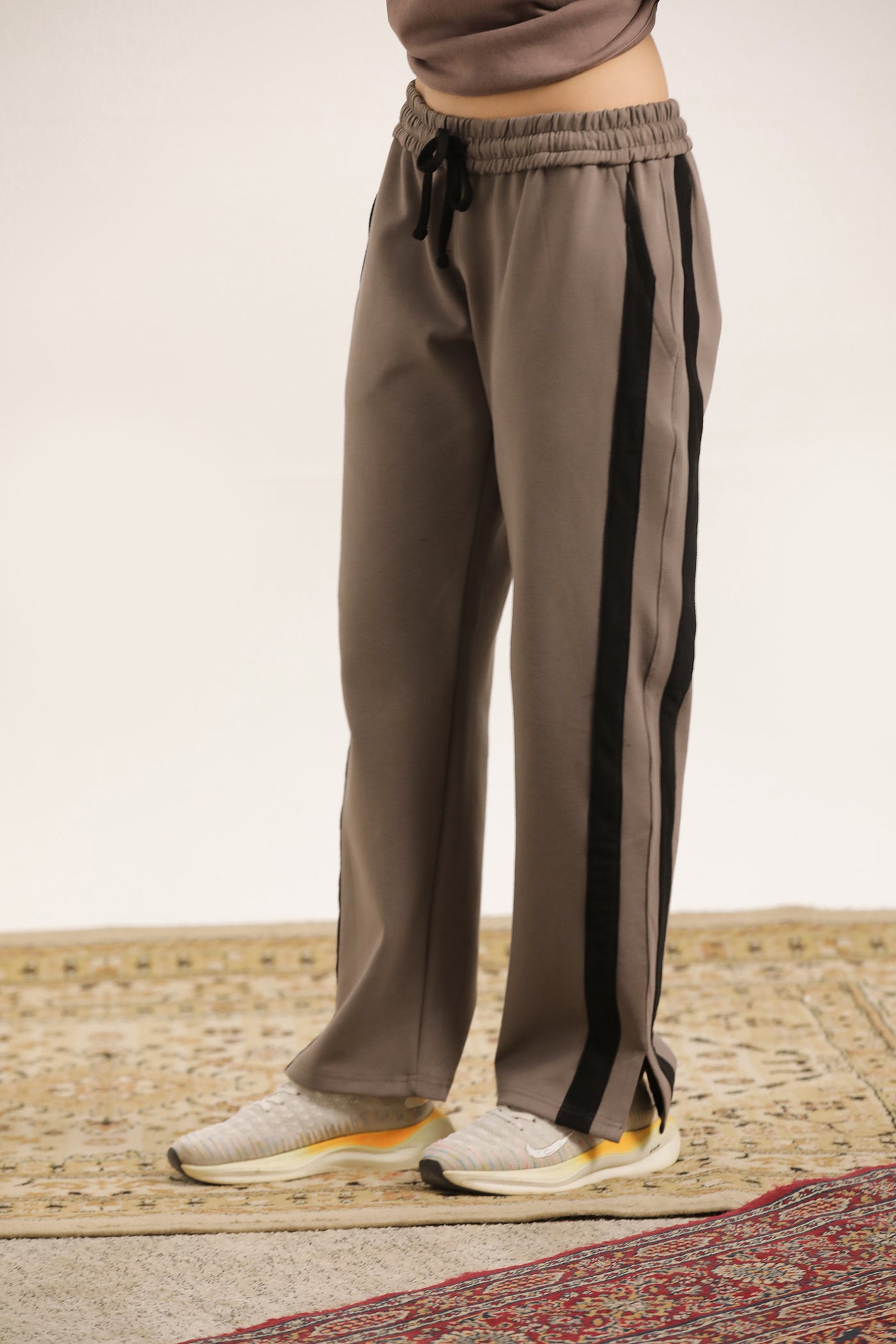 SMOKEY BROWN TROUSER WITH BLACK PANNELS