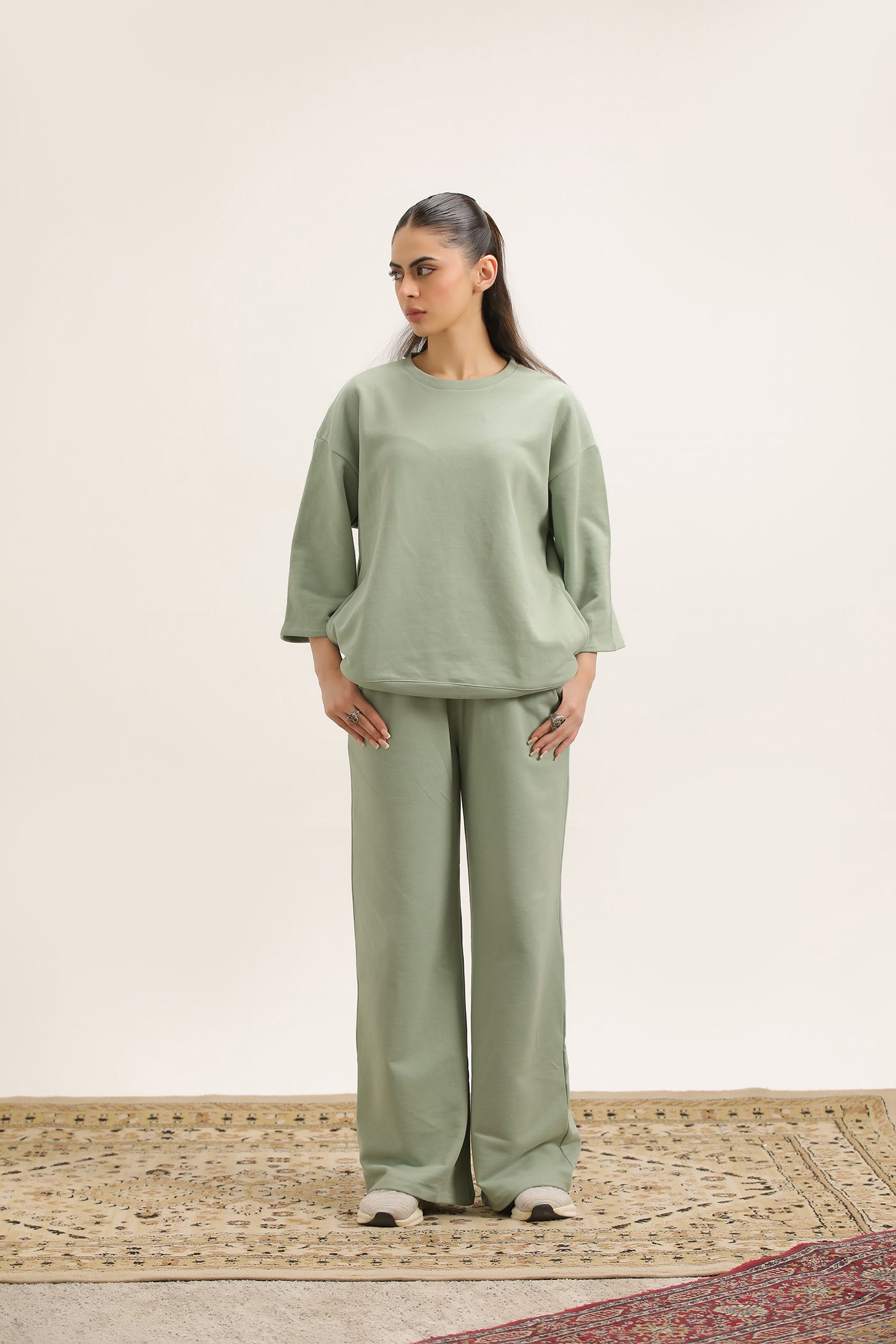 SAGE GREEN CROPPED SWEATSHIRT