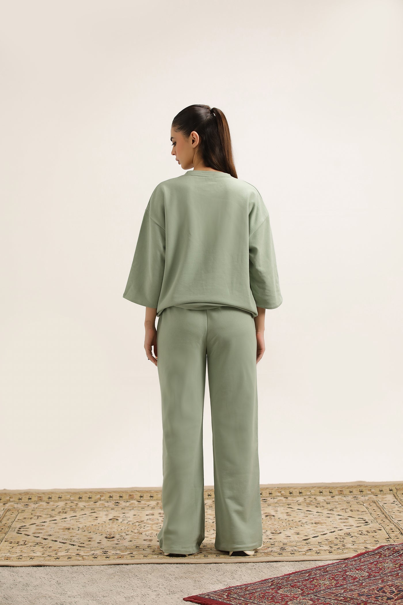 SAGE GREEN CROPPED SWEATSHIRT