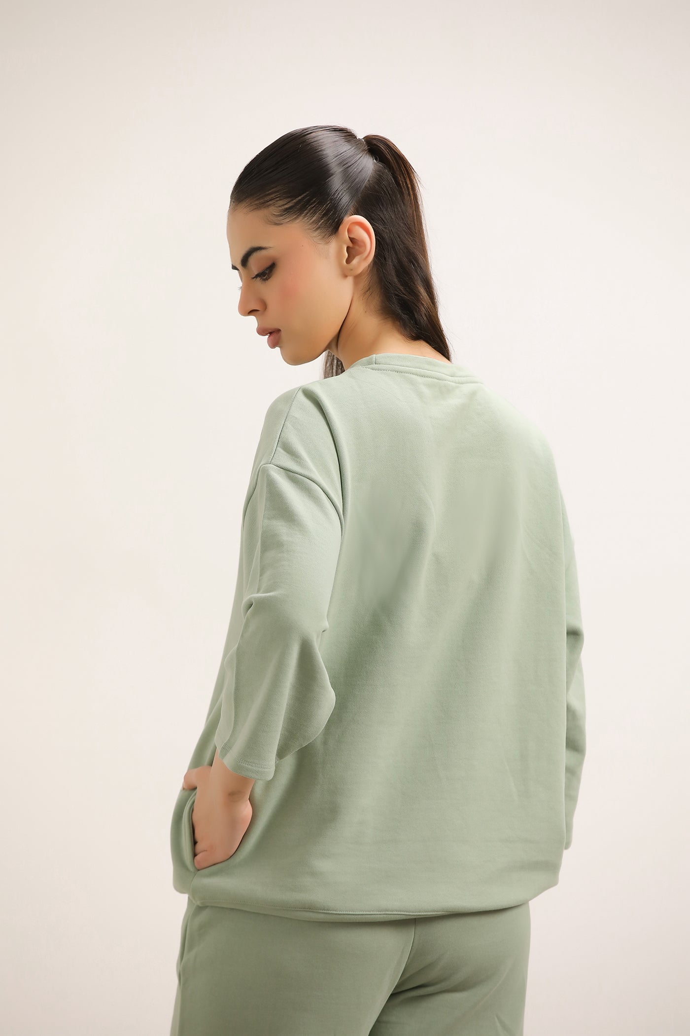 SAGE GREEN CROPPED SWEATSHIRT