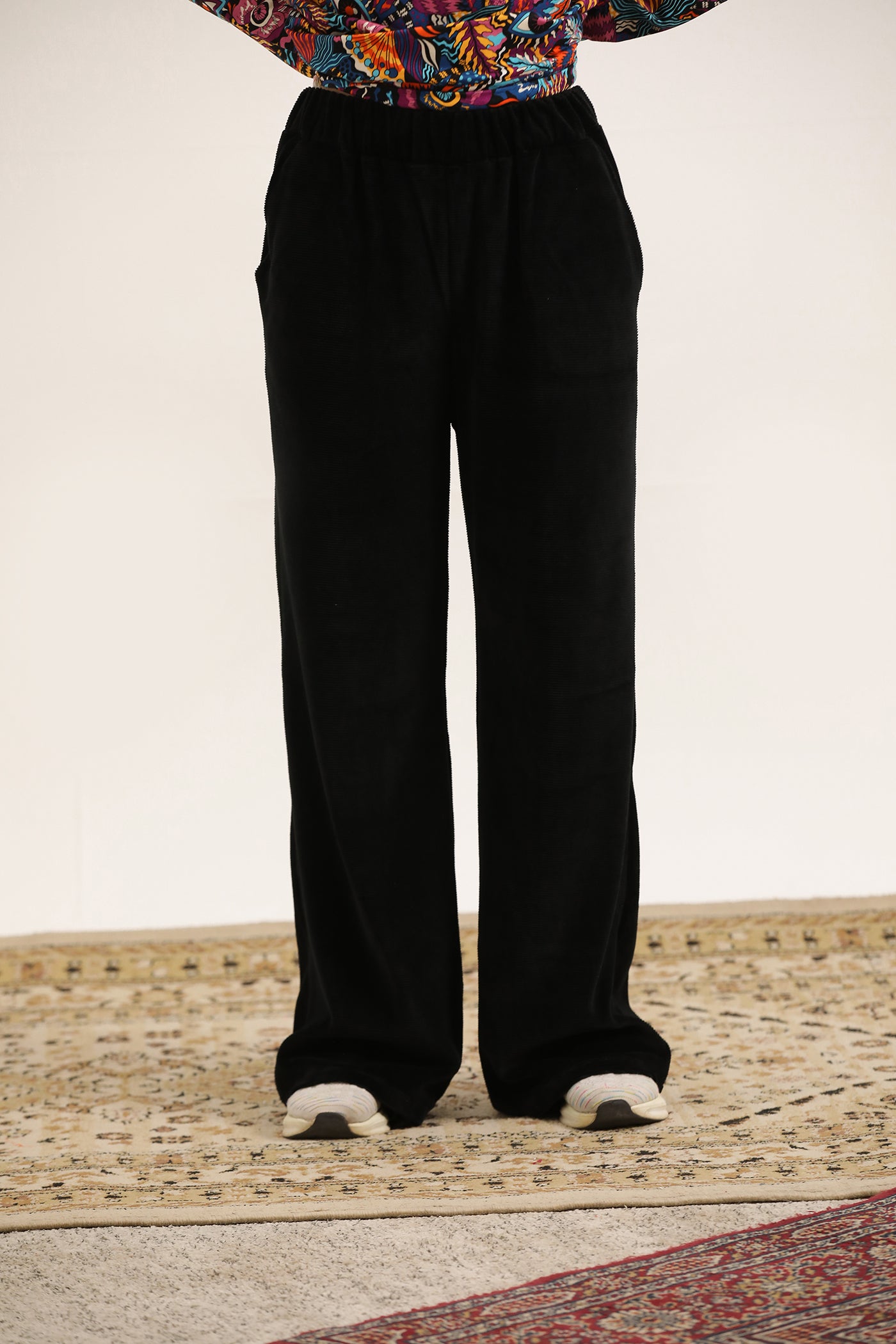 BLACK FLARED TROUSER WITH SIDE POCKETS