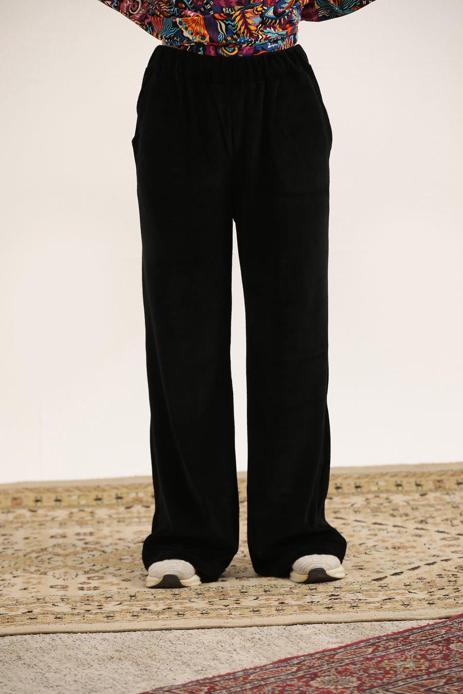 BLACK FLARED TROUSER WITH SIDE POCKETS